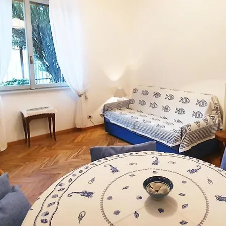 Welcome Riviera - La Viola, 70 Sqm, 1bedroom,1 Bathroom, Air Conditioning, Wifi, At 5 Min From And Train Station In Rapallo, Private Garage Available On Request At 20,00 Per Night 拉帕洛