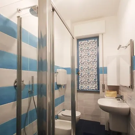 Welcome Riviera - La Viola, 70 Sqm, 1bedroom,1 Bathroom, Air Conditioning, Wifi, At 5 Min From And Train Station In Rapallo, Private Garage Available On Request At 20,00 Per Night راباللو