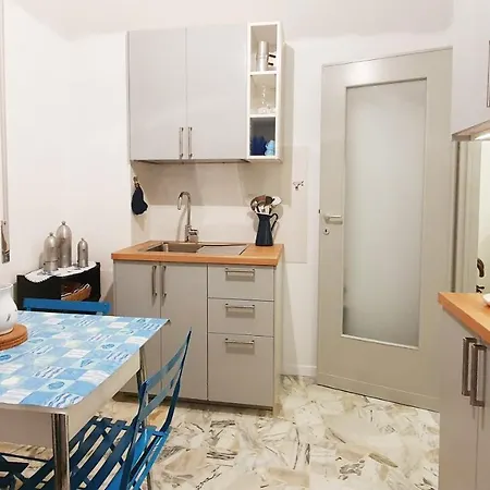 Welcome Riviera - La Viola, 70 Sqm, 1bedroom,1 Bathroom, Air Conditioning, Wifi, At 5 Min From And Train Station In Rapallo, Private Garage Available On Request At 20,00 Per Night *