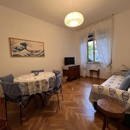 Welcome Riviera - La Viola, 70 Sqm, 1bedroom,1 Bathroom, Air Conditioning, Wifi, At 5 Min From And Train Station In Rapallo, Private Garage Available On Request At 20,00 Per Night شقة