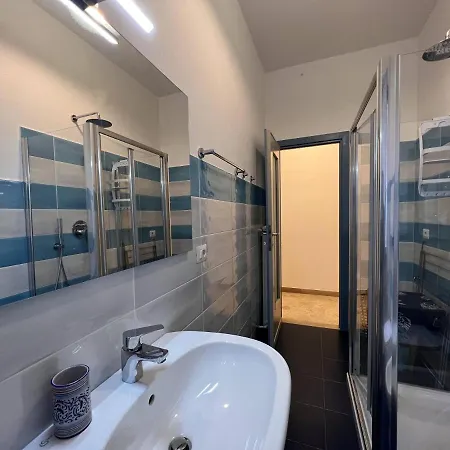 Welcome Riviera - La Viola, 70 Sqm, 1bedroom,1 Bathroom, Air Conditioning, Wifi, At 5 Min From And Train Station In Rapallo, Private Garage Available On Request At 20,00 Per Night شقة